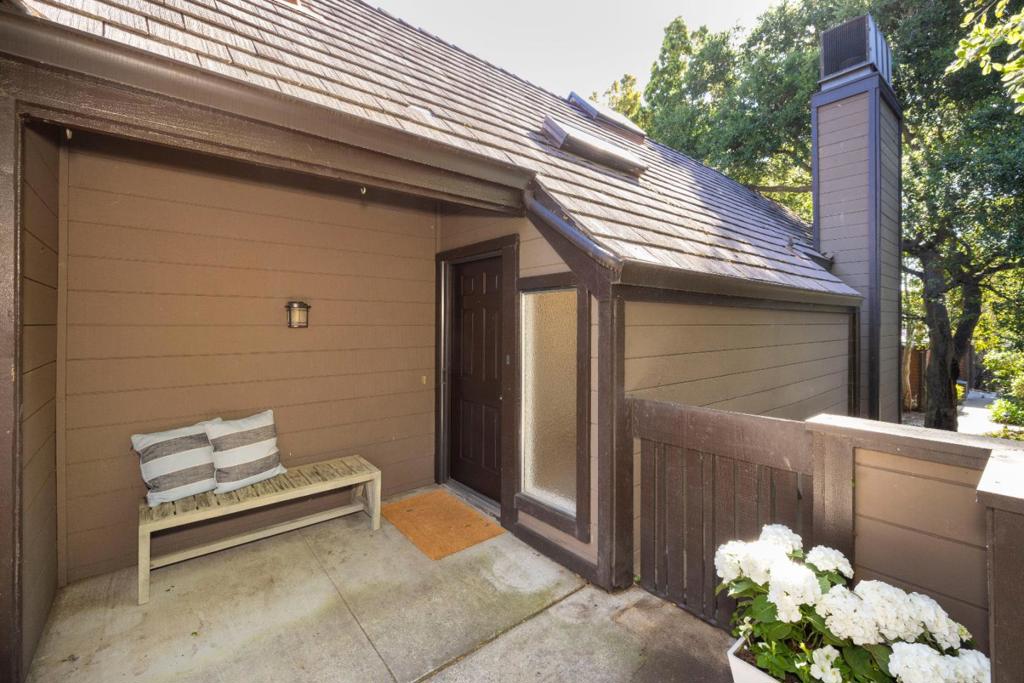 561 Thain Way Property Photo 2