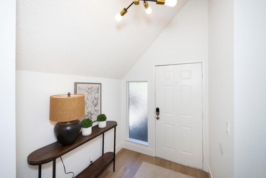 561 Thain Way Property Photo 3