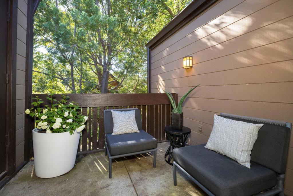 561 Thain Way Property Photo 26