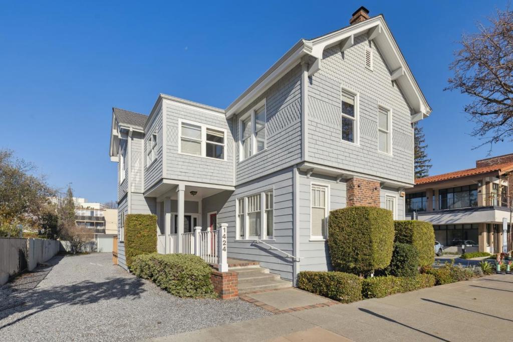 1424 Chapin Avenue Property Photo 1