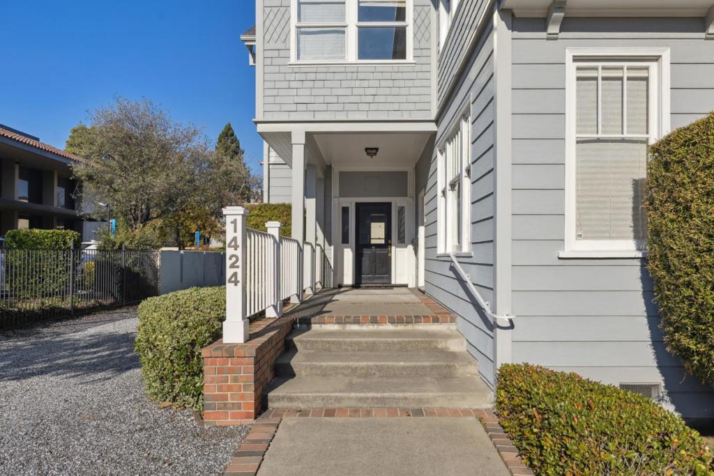 1424 Chapin Avenue Property Photo 2