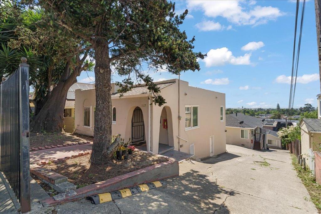 8117 Ney Avenue Property Photo 1