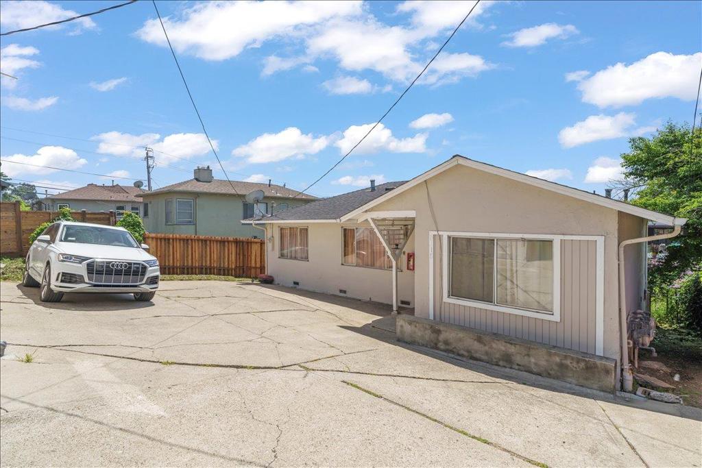 8117 Ney Avenue Property Photo 3