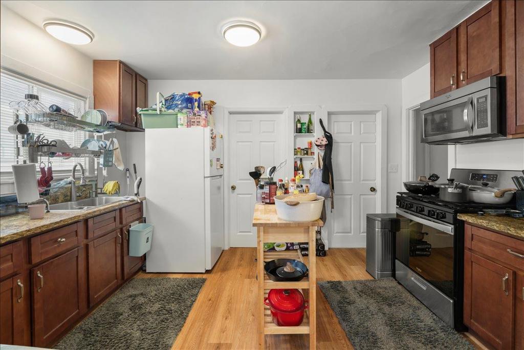 8117 Ney Avenue Property Photo 6