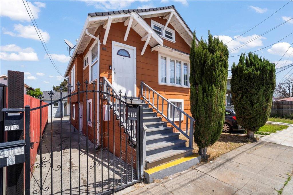 4114 E 17th Street Property Photo 2
