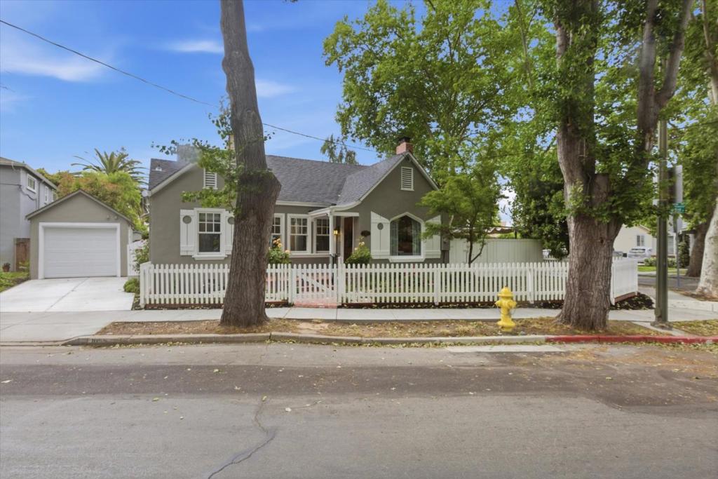 1055 Newhall Street Property Photo 2