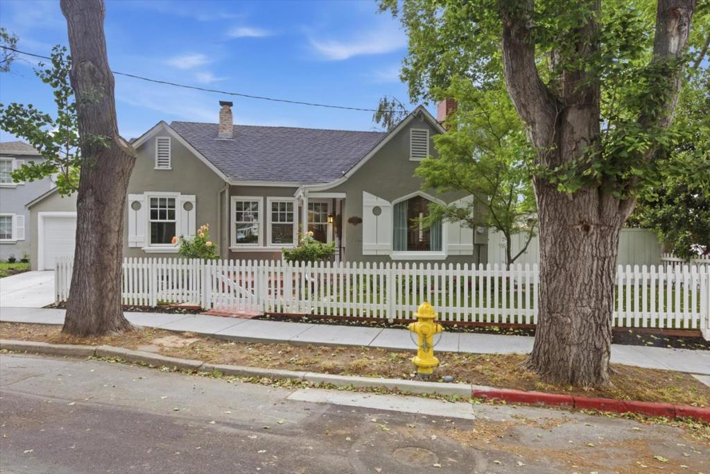 1055 Newhall Street Property Photo 3