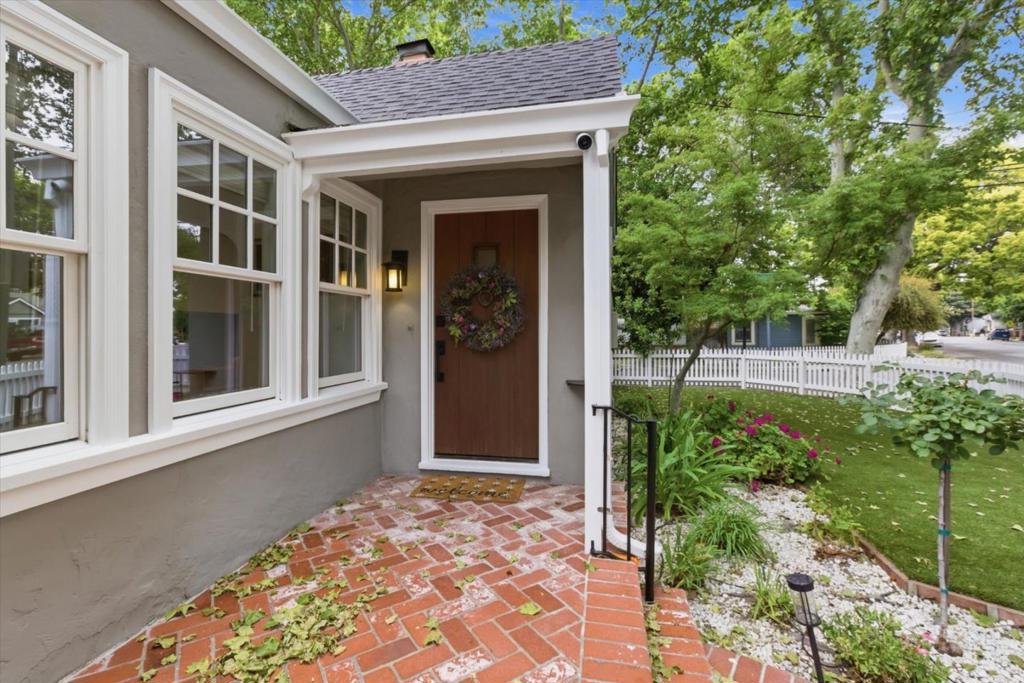 1055 Newhall Street Property Photo 7