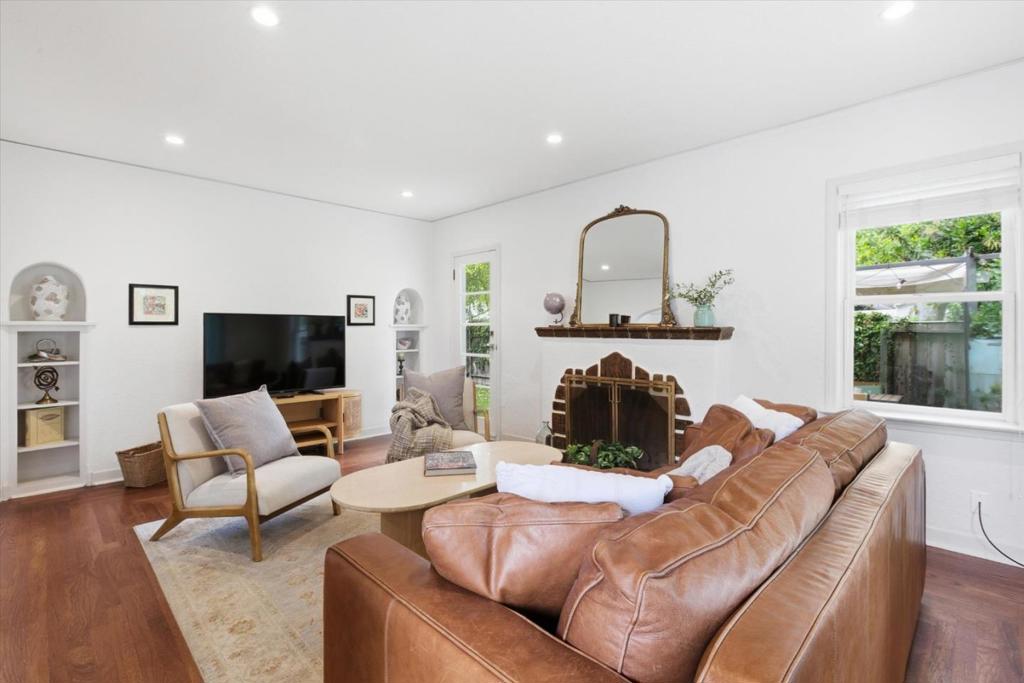 1055 Newhall Street Property Photo 8
