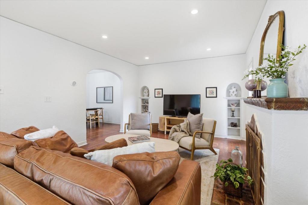 1055 Newhall Street Property Photo 9
