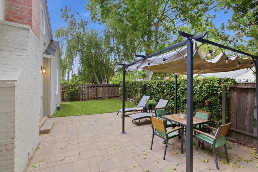 1055 Newhall Street Property Photo 34