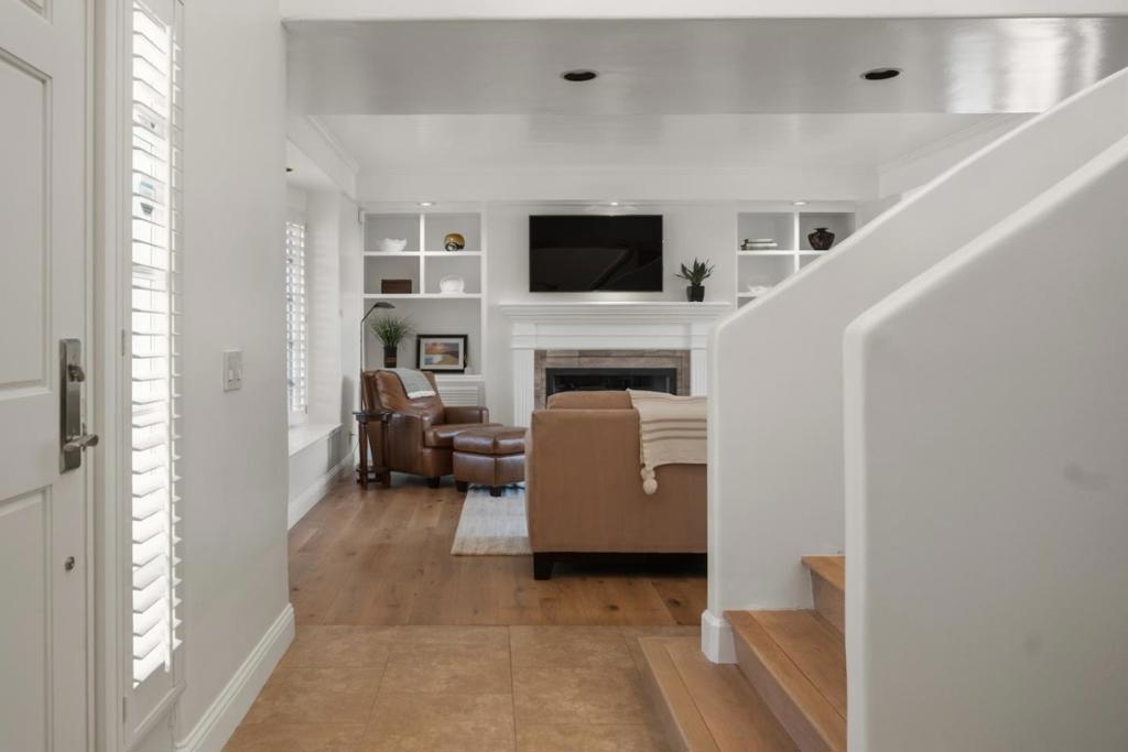 26305 Camino Real Property Photo 2