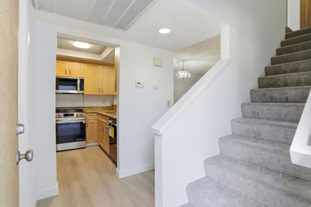 1028 Summermist Court Property Photo 4
