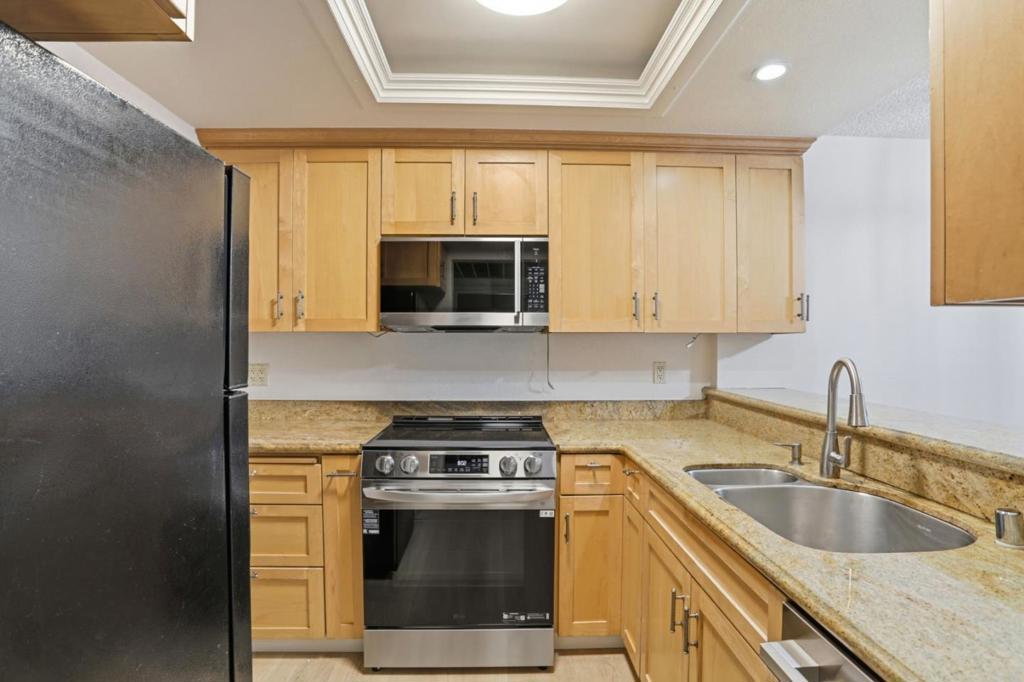 1028 Summermist Court Property Photo 12