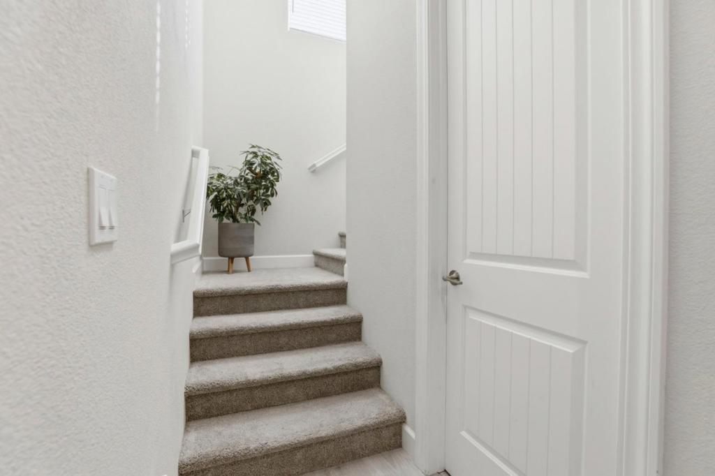 1097 Sunridge Drive Property Photo 19