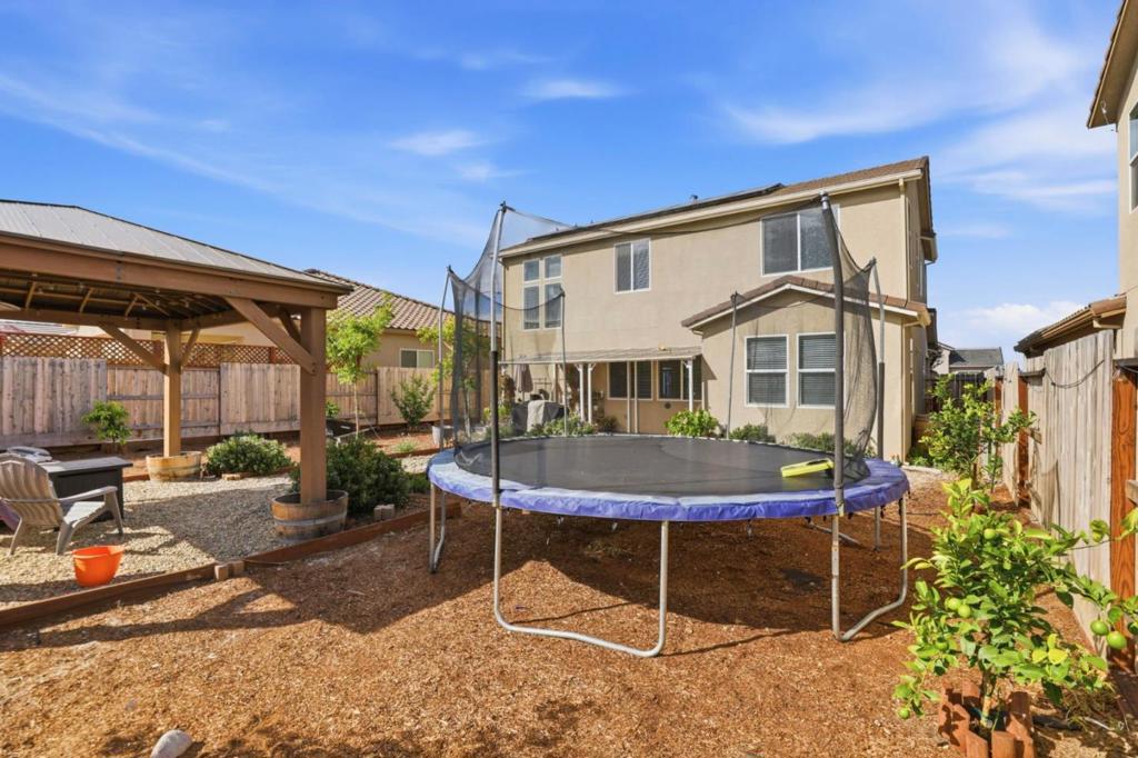1097 Sunridge Drive Property Photo 44