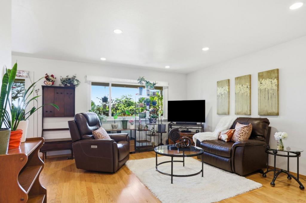 5058 Cribari Vale Property Photo 3