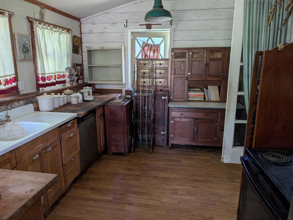 4576 Paul Sweet Road Property Photo 26