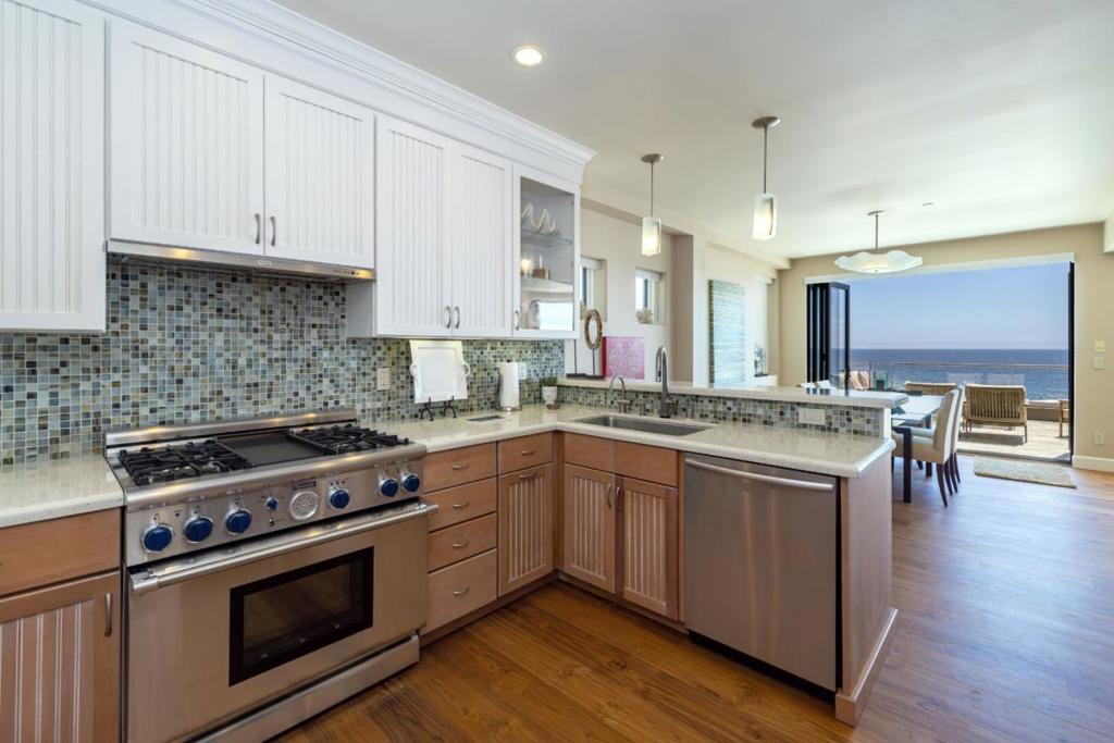 643 Beach Drive Property Photo 3