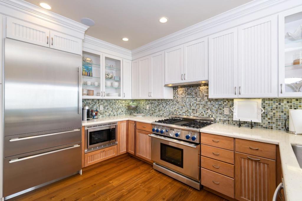 643 Beach Drive Property Photo 11