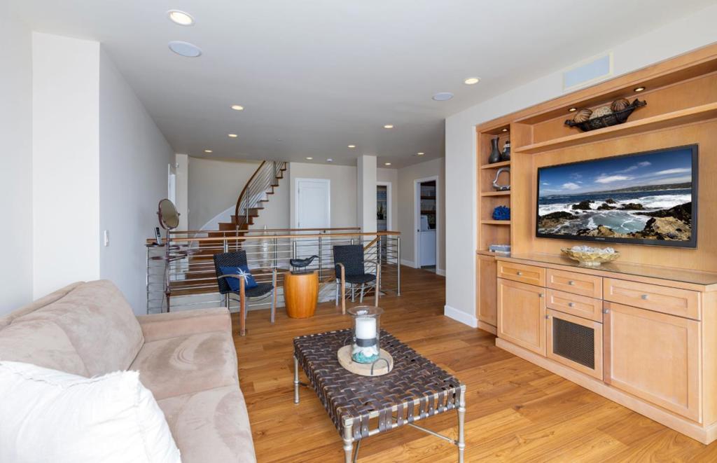 643 Beach Drive Property Photo 18