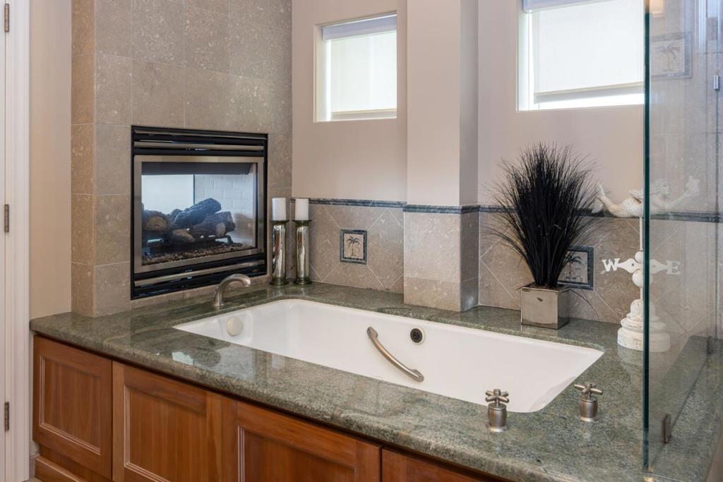 643 Beach Drive Property Photo 23