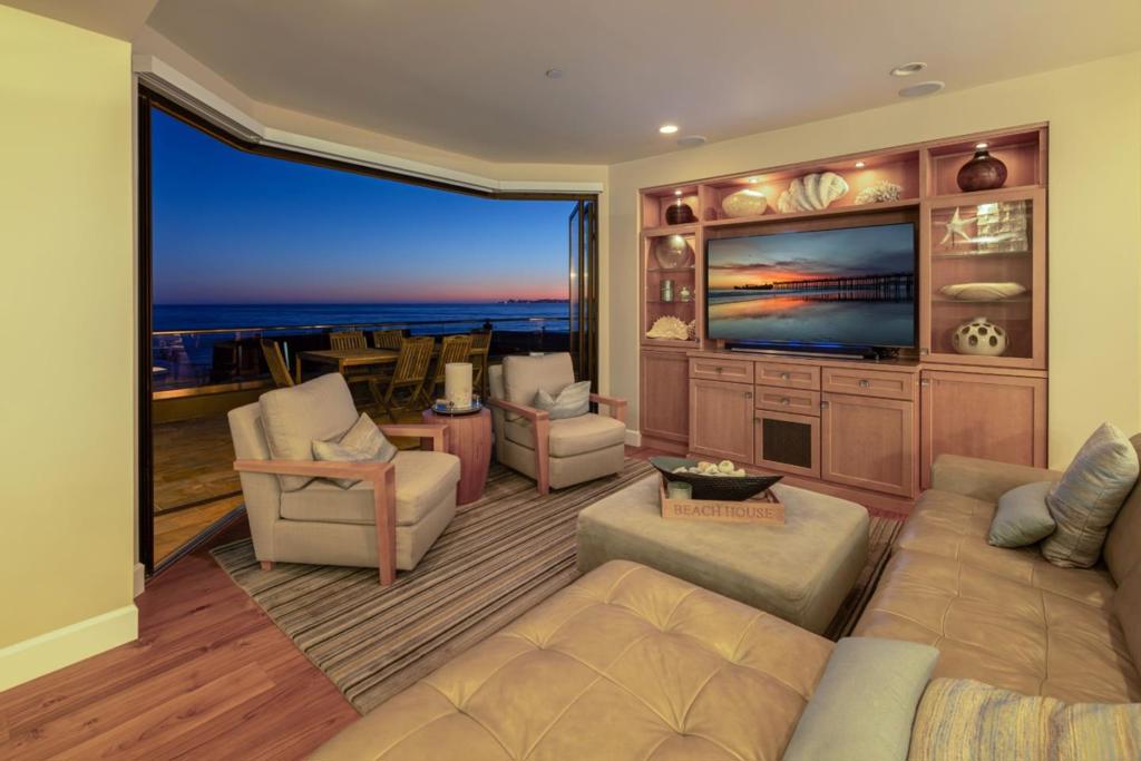 643 Beach Drive Property Photo 39