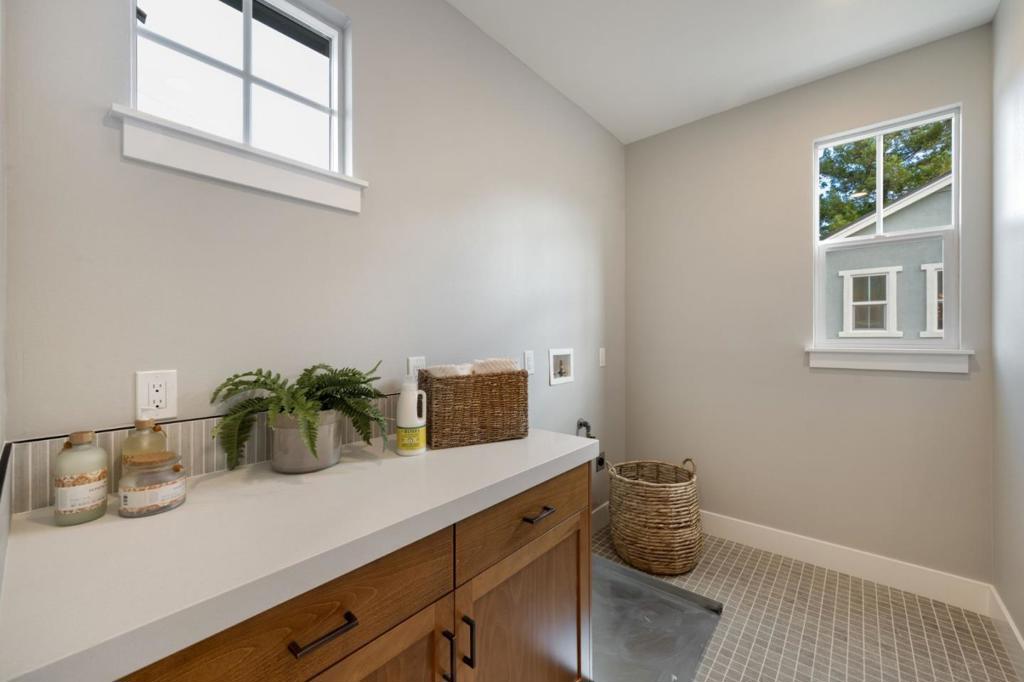 4909 Vivi Place Property Photo 19