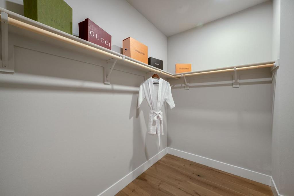 4909 Vivi Place Property Photo 28