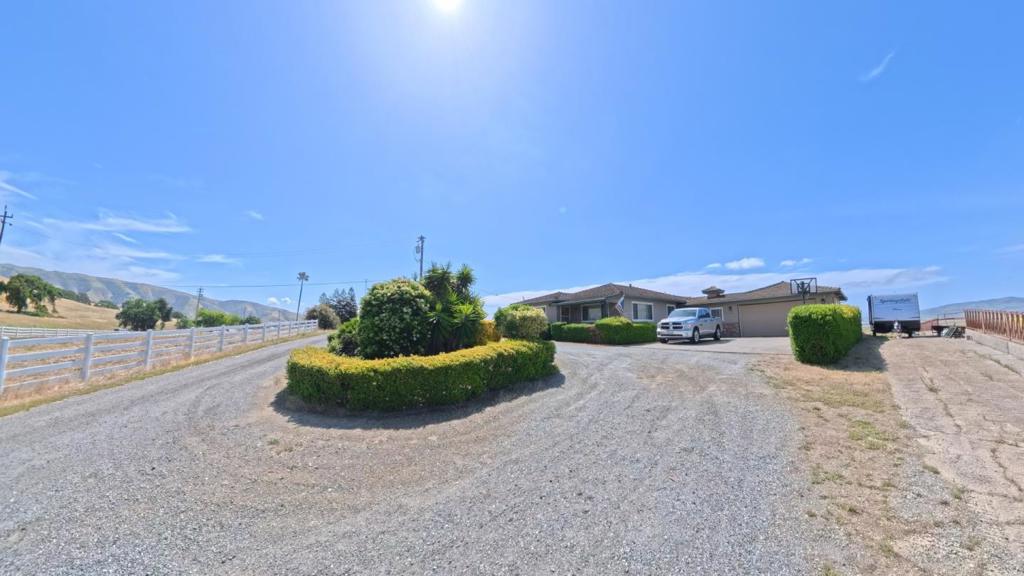 4790 Pacheco Pass Highway Property Photo 3