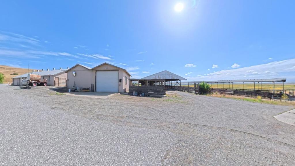 4790 Pacheco Pass Highway Property Photo 8