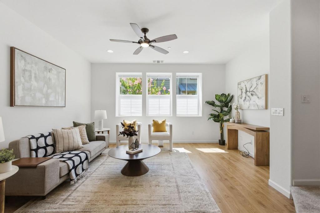 2099 Vincenzo Walkway Property Photo 1