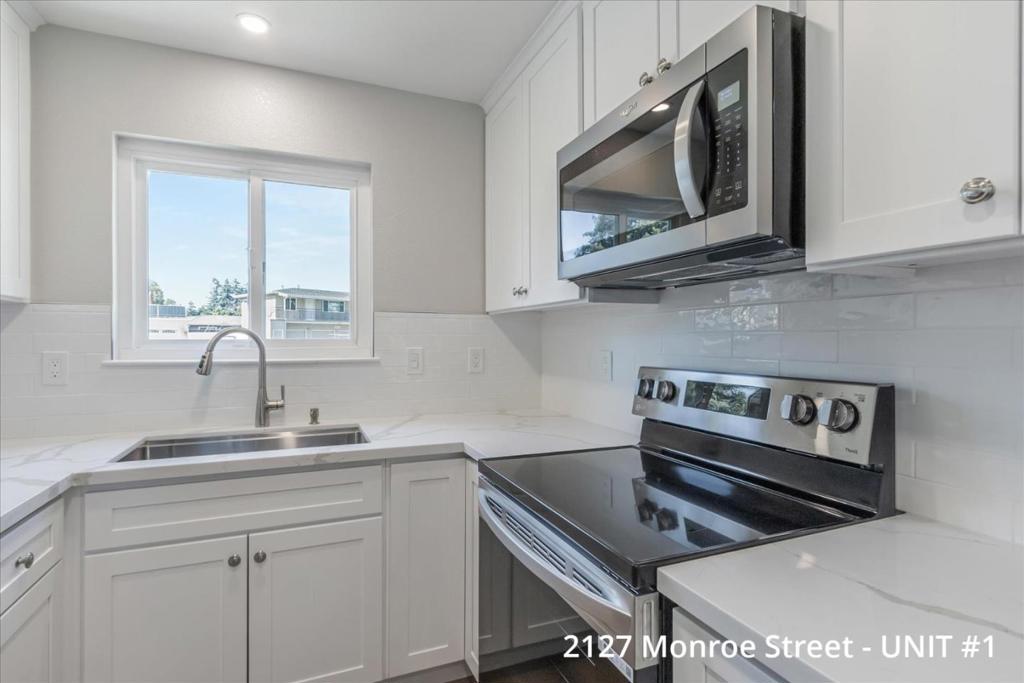 2127 Monroe Street Property Photo 5
