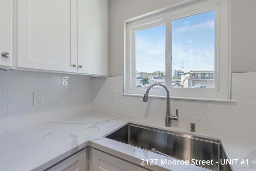 2127 Monroe Street Property Photo 6
