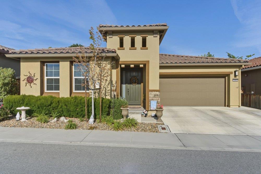 2041 Santoro Way Property Photo 1