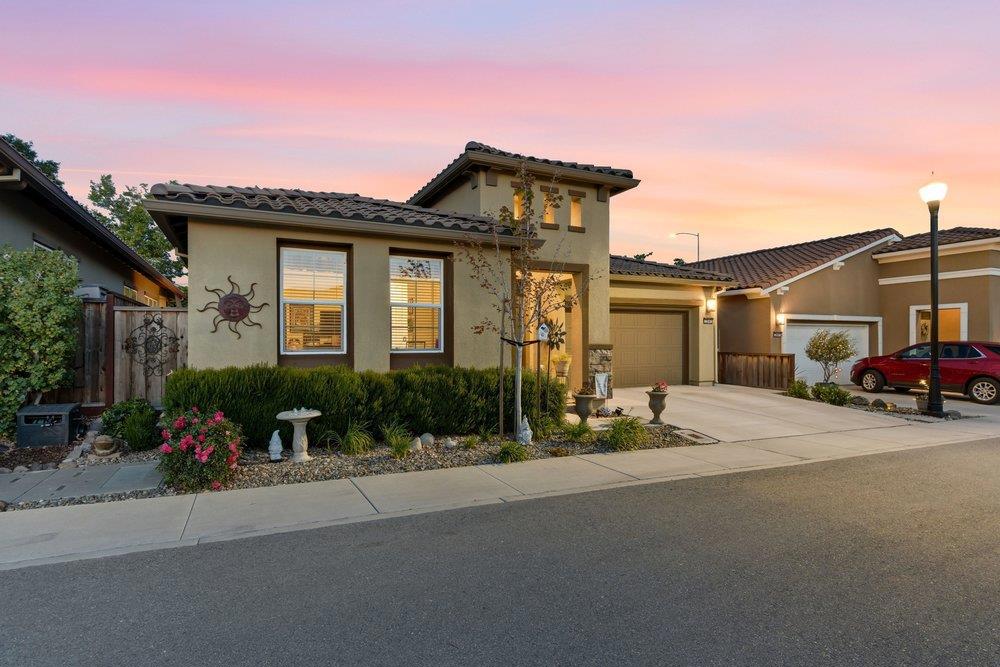 2041 Santoro Way Property Photo 2