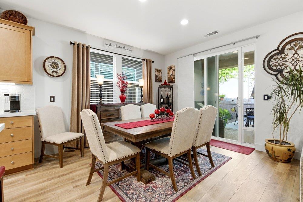 2041 Santoro Way Property Photo 11