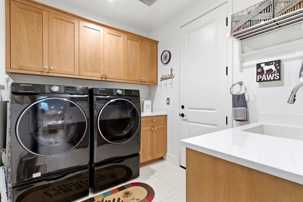 2041 Santoro Way Property Photo 24