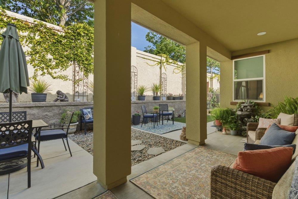 2041 Santoro Way Property Photo 26