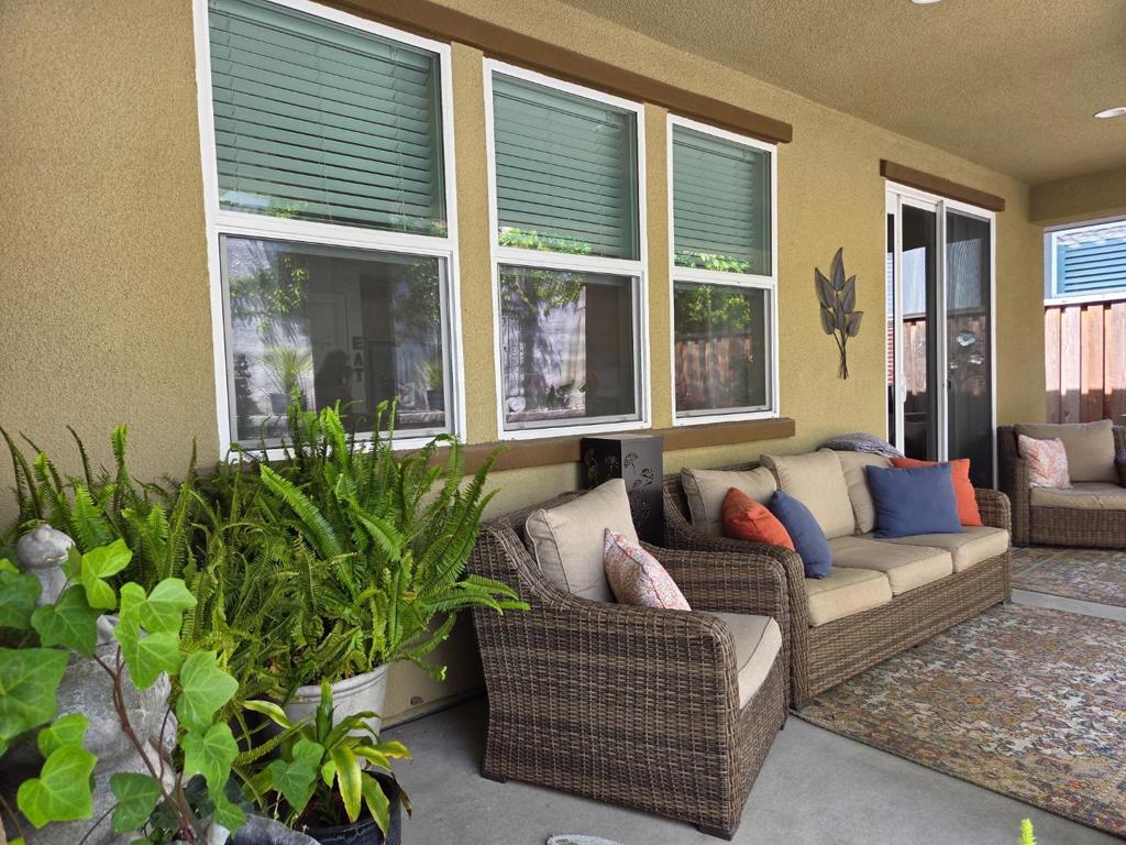 2041 Santoro Way Property Photo 27