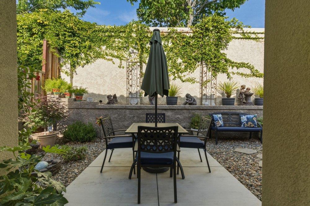 2041 Santoro Way Property Photo 28