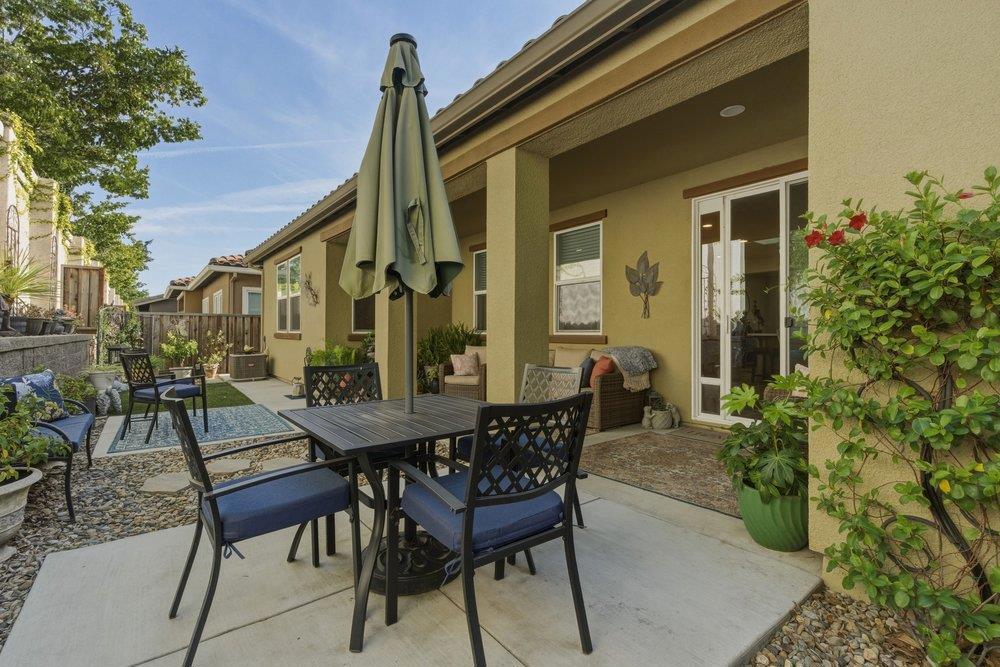 2041 Santoro Way Property Photo 33