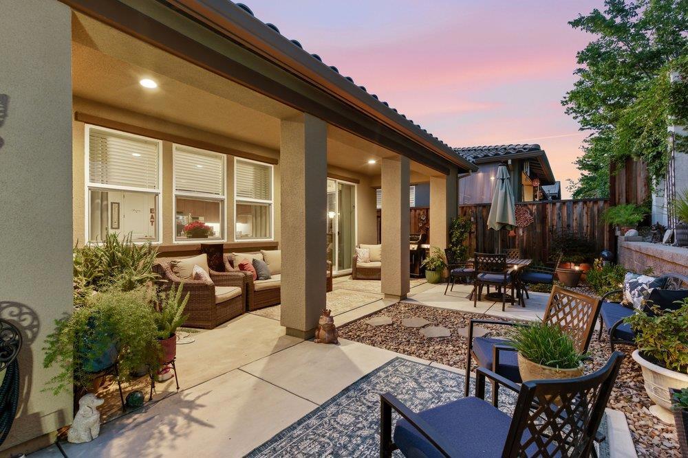 2041 Santoro Way Property Photo 39