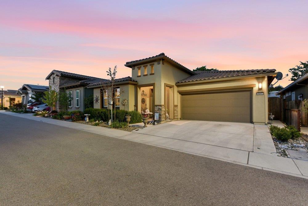 2041 Santoro Way Property Photo 42