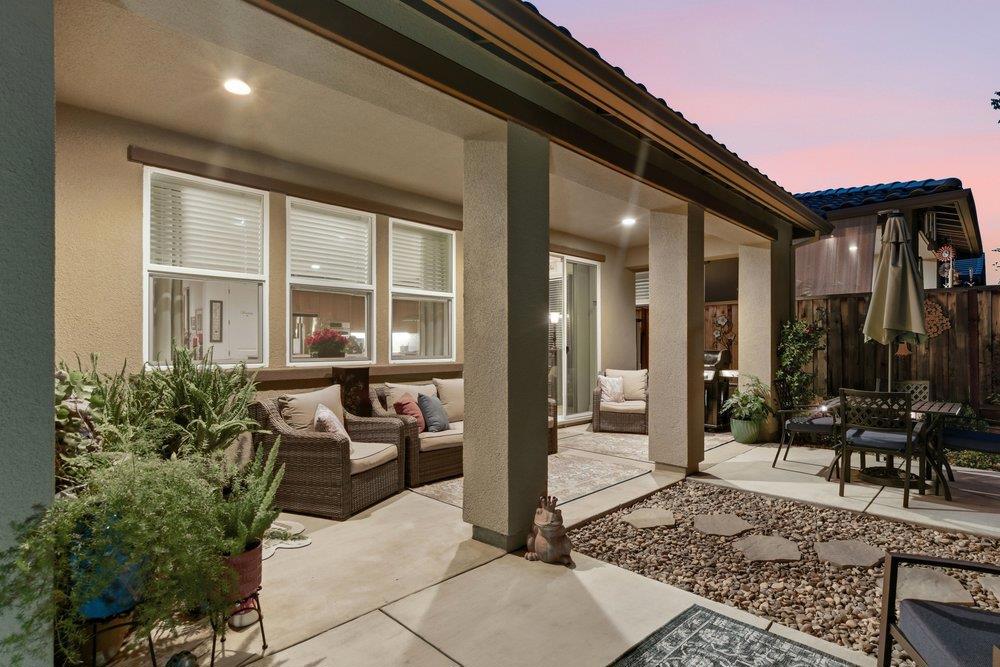 2041 Santoro Way Property Photo 47