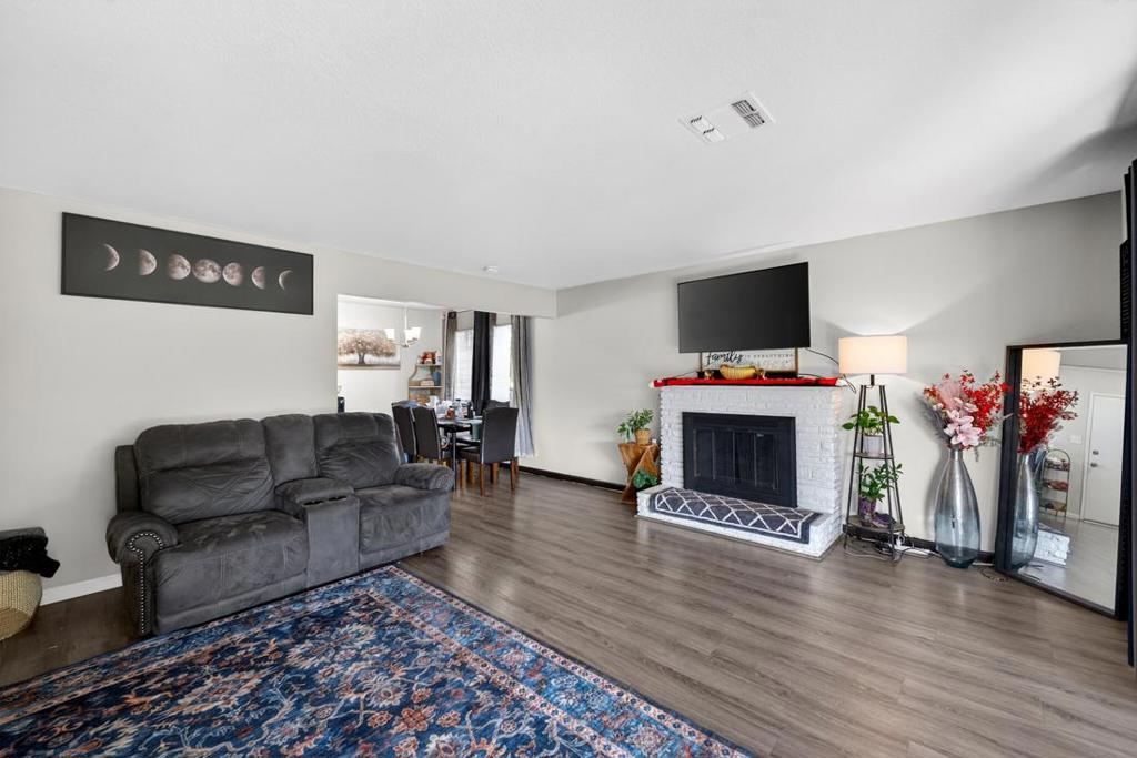 2036 Shaw Avenue Property Photo 7