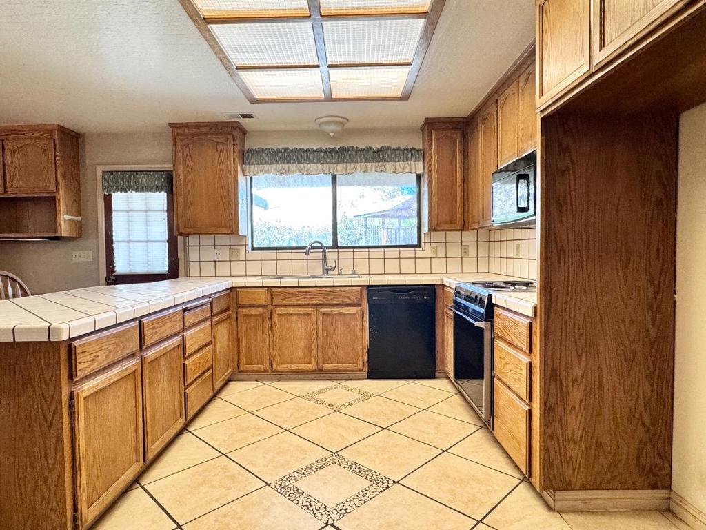 1470 Ghione Drive Property Photo 3