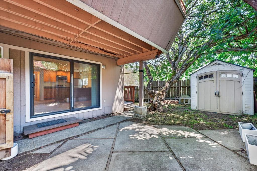 407 Maple Street Property Photo 9