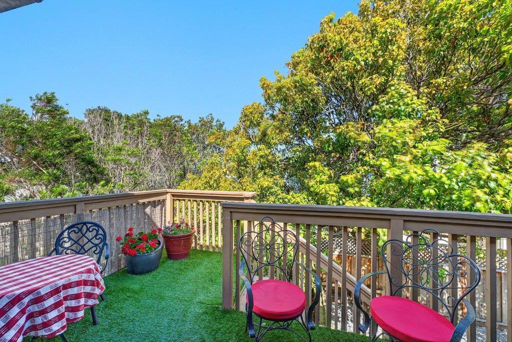 300 Columbia Street Property Photo 16