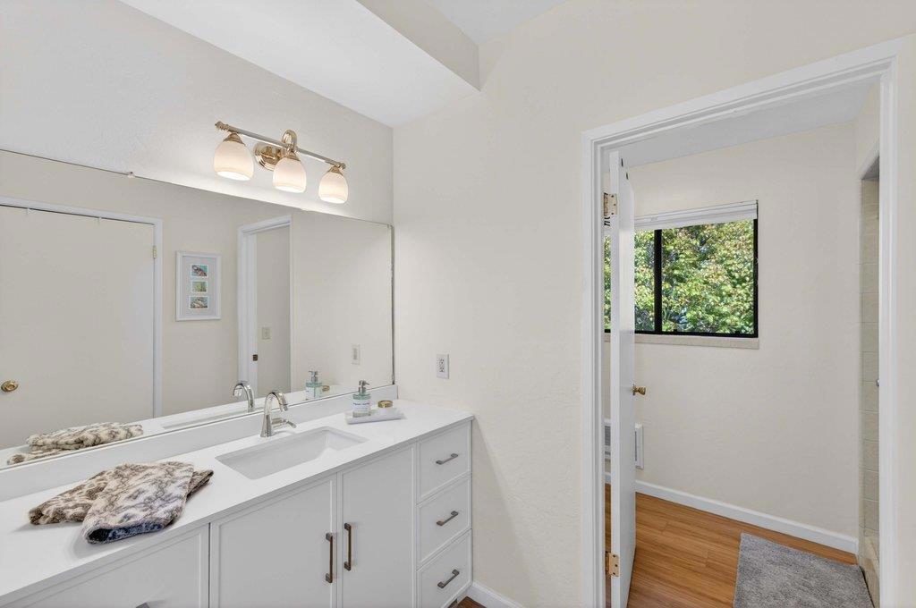 300 Columbia Street Property Photo 20